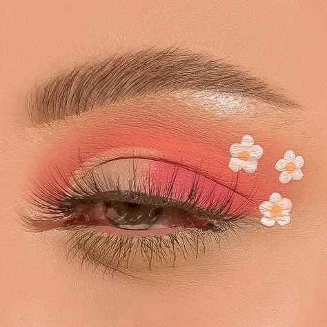 Cute Eye Looks Eyeshadows, Flower Makeup Looks Easy, Cute Spring Makeup Looks, Makeup Looks Flowers, Cute Fun Makeup Looks, Flower Eyeshadow Looks, Fair Makeup Ideas, Cute Easter Makeup Ideas, Flower Eye Makeup Looks