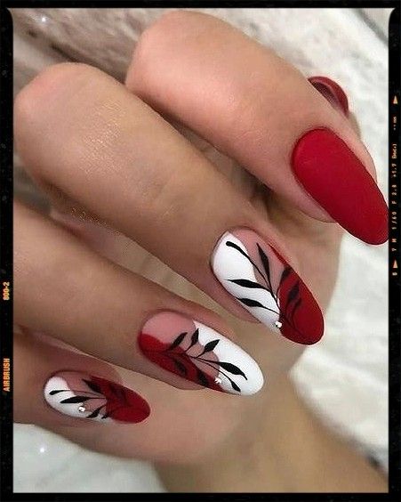 Almond Nails Nails In Red, Red Wedding Nails, Nail Art Fleur, White Almond Nails, Black Almond Nails, Red And White Nails, Pink French Nails, Self Nail, Nail Decals Diy