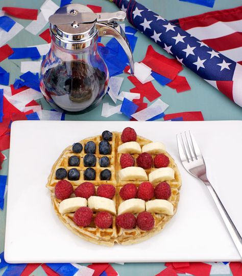 Red, White And Blue Waffle for the #4th of july Apple Cinnamon Waffles, Blue Breakfast, Berry Bites, Fruit Toast, Fourth Of July Crafts For Kids, Cinnamon Waffles, Sunday Morning Breakfast, 4th Of July Cake, 4th Of July Desserts