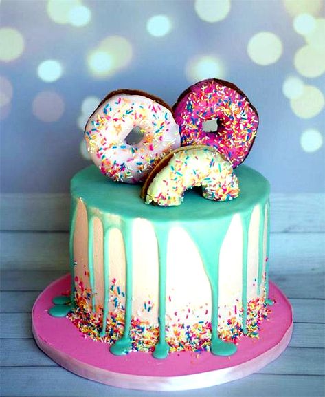 Bolo Tumblr, Donut Party Supplies, Donut Birthday Cake, Cake Homemade, Pink Donut, Donut Birthday Parties, Homemade Birthday Cakes, Homemade Birthday, Beautiful Birthday Cakes