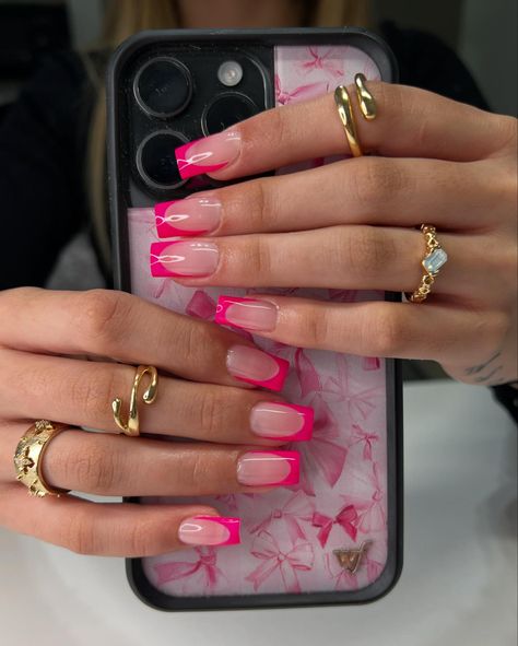 hot pink frenchies for Vegas🎀💕 • • • • #nailsxkay #nailsnailsnails #apresnails #gelx #gelxnails #prettynails #trendynails #naildesign #nailart #nailextentions #bombnails #cutenails #baddienails #nailinspo #pinterestnails #trendynails #explore #explorepage #scvnails #calinails #LAnails #summernails #nailsofinstagram #LAnailtech #pinknails #hotpink #frenchtipnails #pinkfrenchnails #squarenails #shorties Hot Pink Frenchies, Pink Frenchies, Pink French Nails, La Nails, French Tip Nails, Square Nails, Trendy Nails, Pink Nails, Pretty Nails