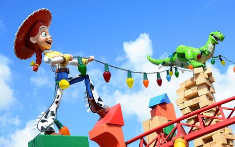 From Disney World to Disneyland, these Instagram captions will get you a magical number of "likes." Best Instagram Captions, Best Roller Coasters, Universal Vacation, Toy Story Land, Wedding Captions, Disney Cuties, Autumn Instagram, Disney Instagram, Disney Vacation Club