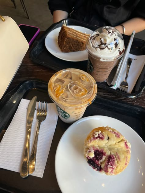 Minuman Starbucks, Sleepover Food, Food Critic, Starbucks Drink, Coffee Aesthetic, Food Goals, Food Is Fuel, Unhealthy Food, Yummy Eats