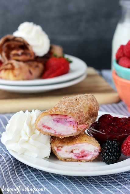 Raspberry & Blackberry Cheesecake Egg Rolls | beyondfrosting.com | #cheesecake #eggroll by Beyond Frosting, via Flickr Cheesecake Egg Rolls, Fried Cheesecake, Beyond Frosting, Homemade Egg Rolls, Blackberry Cheesecake, Funnel Cakes, Egg Roll Recipes, Roll Recipes, Fresh Raspberries