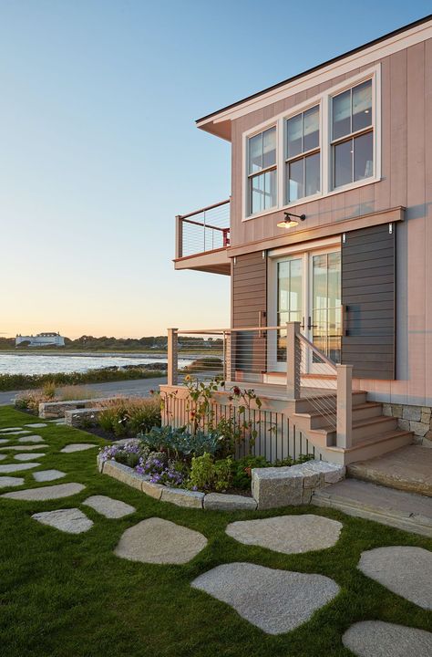 House In Maine, Oceanfront Beach House, Exterior Sliding Barn Doors, Maine Beach, Oceanfront Cottage, Beach House Exterior, Dream Beach Houses, Coastal Retreat, Beach House Design