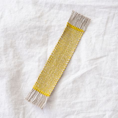 Bookmark Weaving, Woven Bookmarks, Weaving Loom Diy, Small Tapestry, Rigid Heddle Weaving, Student Book, Weaving Yarn, Yarn Thread, Teacher Student