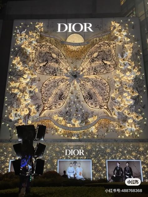 Dior Interior, Happy Dresses, Wall Panelling, التصميم الخارجي للمنزل, Outdoor Wedding Decorations, Aesthetic Rooms, Futuristic Fashion, Shop Interiors, Beautiful Places To Travel