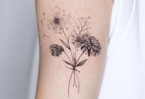 Watercolor Dandelion Tattoo, Dandelion Tattoos, Dandelion Tattoo Meaning, Dandelion Tattoo Design, Flower Of Life Tattoo, Wörter Tattoos, Dandelion Tattoo, Bouquet Tattoo, Wildflower Tattoo