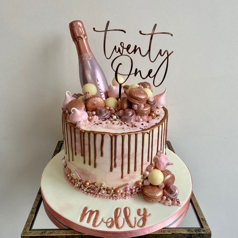 Prosecco Birthday Cake, Classy 21st Birthday Cake, Prosecco Cake, 21st Cakes, 35th Birthday Cakes, 21st Bday Cake, Sweet Birthday Cake, Alcohol Cake, 15th Birthday Cakes