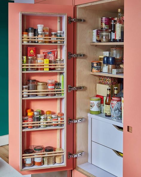 Clever on Instagram: “Meet the pantry of our dreams 😍 Take the full tour 👉 link in bio 📸 by @82mmphotography ✍️ by @morganhannahg; design by @pluckldn” Creative Small Kitchen, Dreamy Interiors, Kitchen Colour, London Kitchen, Hus Inspiration, Clever Design, Stylish Storage, Kitchen Colors, Küchen Design