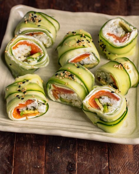 Cucumber Wrapped Sushi Roll Sushi Recipes Cucumber Roll, Cucumber Wrapped Sushi Rolls, Homemade Cucumber Sushi Rolls, Lettuce Sushi Rolls, Savory Aesthetic Food, Cucumber Salmon Sushi Rolls, Sushi Meal Ideas, Sushi Cucumber Roll, Cucumber Tuna Sushi Rolls