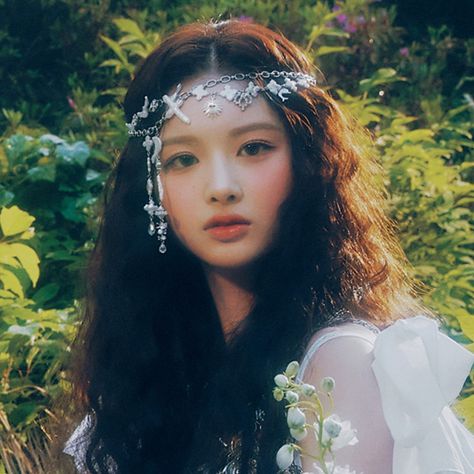 Nmixx Sullyoon Icon, Sullyoon Icon, Kpop Comeback, Midsummer Dream, Nmixx Sullyoon, Flower Photoshoot, Big Diamond, Star Wallpaper, A Goddess