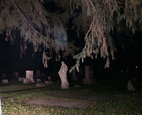 Midwestern Gothic, Southern Gothic Aesthetic, American Gothic, Southern Gothic, Gothic Aesthetic, God Loves You, Graveyard, Dark Aesthetic, Cemetery