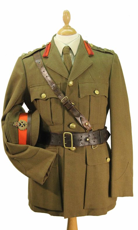 Sam Browne Belt, Matthew Crawley, Military Dress Uniform, British Army Uniform, Wwii Uniforms, Armadura Medieval, Army Uniform, Clothing Details, Fancy Dress Costumes