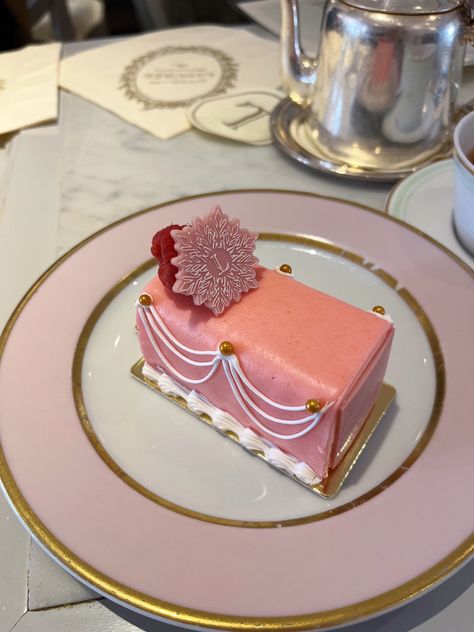 French Pastries Aesthetic, French Desserts Aesthetic, Laduree Aesthetic, Nancy Core, Pastry Aesthetic, French Sweets, Birthday 20, Dream Cafe, Xoxo Gossip