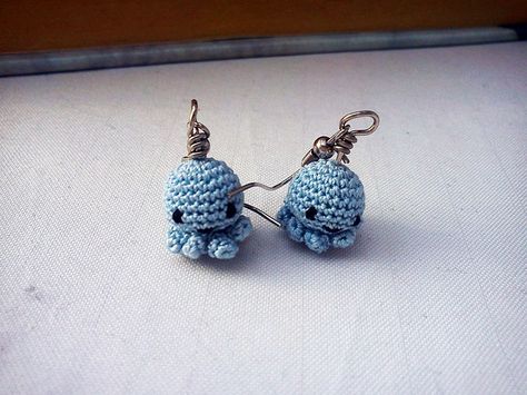 Octopus earrings close-up by mohu mohu, via Flickr Kawaii Octopus, Amigurumi Octopus, Octopus Earrings, Miniature Crochet, Kawaii Faces, Crochet Octopus, Love Crochet, Powder Blue, Octopus