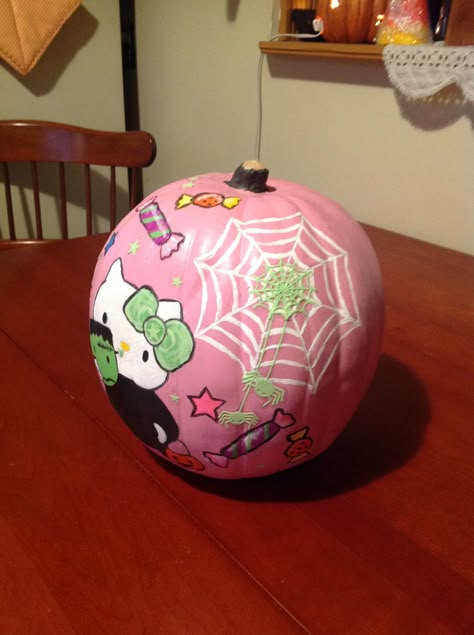 Pumpkin Painting Hello Kitty, Punkin Painting Ideas Halloween, Sanrio Pumpkin Painting, Pumpkin Painting Ideas Hello Kitty, Hello Kitty Pumpkin Painting, Pumkin Paintings Idea Cute, Pumpkin Hello Kitty, Cute Painted Pumpkin Ideas, Pumkin Ideas