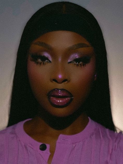 BLACK GIRL MAKE UP 2009 Makeup Trends, Pink 80s Makeup, Chrome Makeup Look, 2002 Makeup, Early 2000 Makeup, Purple Lip Combo, Cool Eyeshadow Looks, Colorful Eyebrows, Alternative Makeup Looks