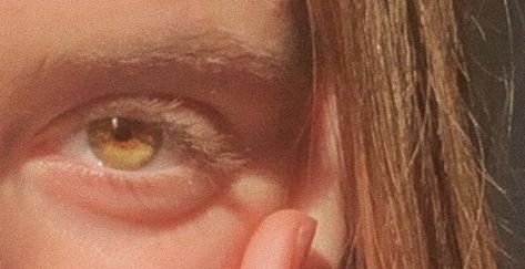 Amber Eyes Color, Central Heterochromia, Goldenhour Aesthetic, The Starless Sea, Eye Inspiration, Aesthetic Eye, Hazel Green Eyes, Natural Summer Makeup, Sun Motif