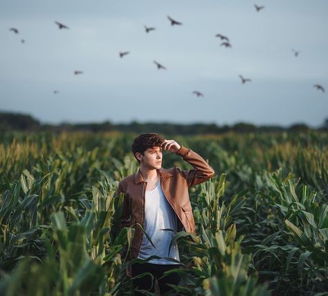 Aesthetic Finds, Toni Mahfud, Male Portrait Poses, Outdoor Portrait Photography, Blur Photography, Corn Field, Mens Photoshoot Poses, Studio Photography Poses, Portrait Photography Men