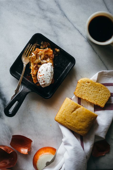 Cornbread French Toast with Caramelized Onions and Cream Cheese Thanksgiving Corn Bread, Savory French Toast, Savory Cornbread, Leftover Cornbread, Savoury French Toast, Savory Breakfast, Pancakes And Waffles, Toast Recipes, Breakfast For Dinner