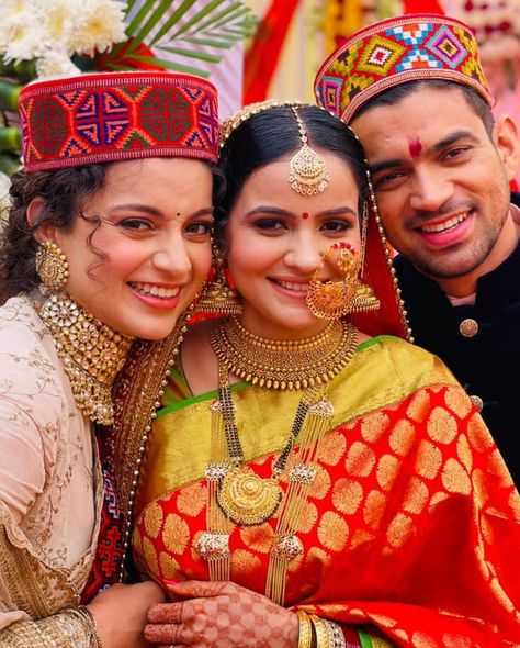 Exclusive Pictures From Kangana’s Brother’s Wedding Reception Pahadi Bride, Garhwali Culture, Himachal Culture, Wedding Reception Pictures, Indian Hair Accessories, Unique Gold Jewelry Designs, Kangana Ranaut, Indian Bride Outfits, Jasmine Dress