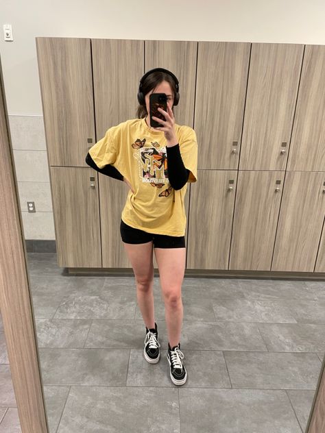 just another soft goth gym fit for ya Goth Gym Girl, Goth Gym Outfits, Soft Goth, Health Goth, Outfit Gym, Gym Fits, Goth Girl, Gym Clothes, Gym Fit