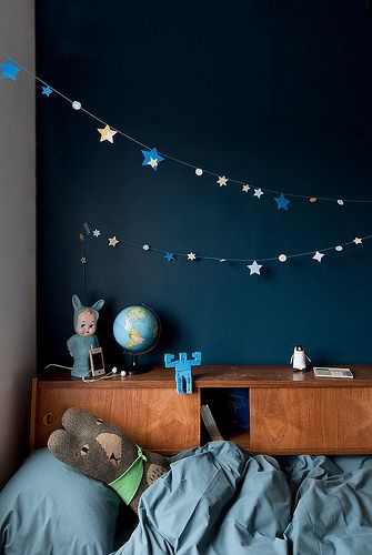 dark blue wall Blue Kids Room, Casa Hobbit, Kids Deco, Kids Room Inspiration, Big Boy Room, Kids Interior, Design Del Prodotto, Boys Bedrooms, Boy's Bedroom