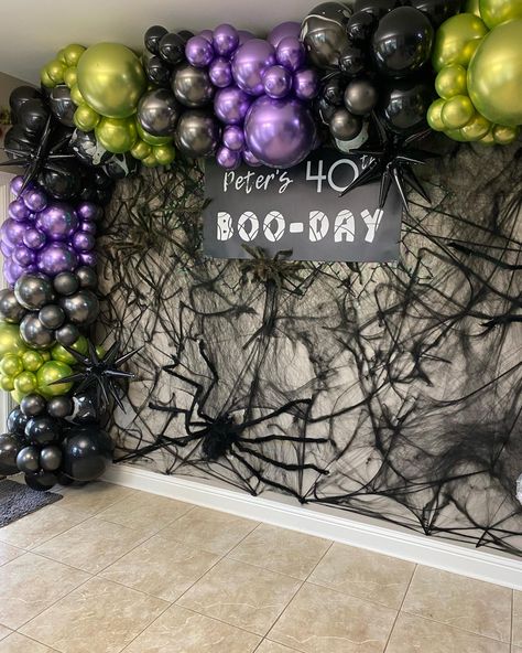 Addams Family Balloon Arch, Halloween Back Drop Diy, Halloween Party Decor Backdrop, Halloween Party Color Schemes, Gothic Balloon Arch, Middle School Halloween Dance Decorations, Halloween Birthday Balloon Arch, Halloween Balloon Arch Backdrop, Halloween Party Backdrop Ideas