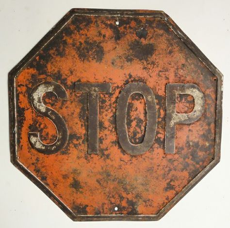 r Panneau Stop, Rust Never Sleeps, Vintage Auto's, Pompe A Essence, Rust In Peace, Old Metal, Stop Sign, Peeling Paint, Found Art