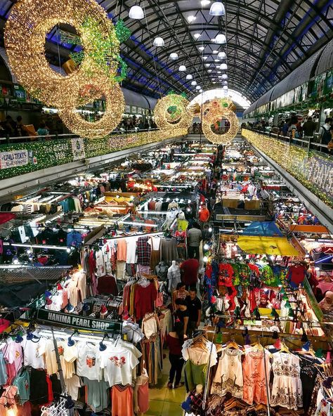 Discover the markets found within the Metro Manila that sell a range of goods at attractive prices. Philippine Photography, Filipino Market, Taiwan Street Food, Philippines Trip, Taiwan Street, Philippines Vacation, Travel Philippines, Philippines Culture, Travel Buddy