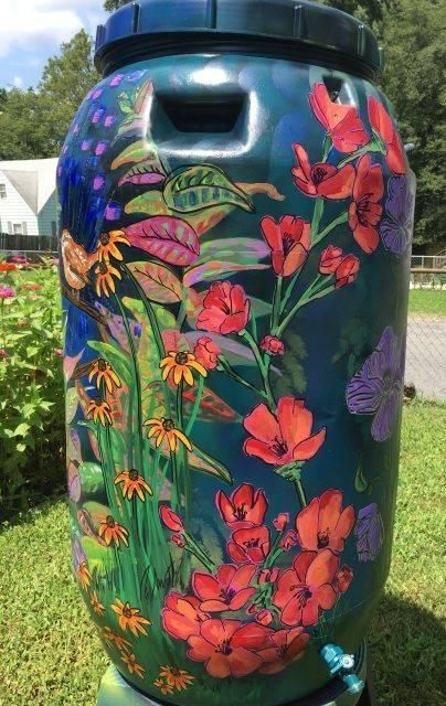 Painted Rain Barrels, Rain Barrel Ideas, Rain Water Barrel, Propane Tank Art, Painted Trash Cans, Barrel Art, Barrels Diy, Barrel Projects, Barrel Ideas