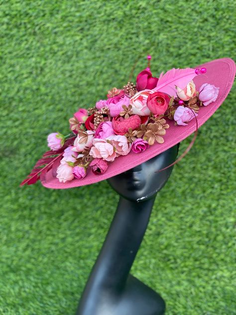 Fascinator Pink Fascinator Outfit, Fascinator Outfit, Hatinators Fascinators, Headgear Fashion, Diy Fascinator, Fascinator Hats Diy, Fascinator Hats Wedding, Iron Door Design, Ladies Hats