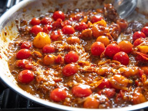 Burst Tomato, Burst Cherry Tomatoes, Xo Sauce, Cherry Tomato Sauce, Cherry Tomato Pasta, Easy Pasta Dishes, Harvest Recipes, Tomato Pasta, Cherry Tomato