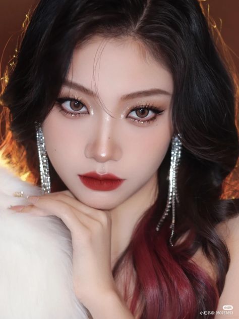 Asian Makeup Party, Korean Photoshoot Ideas, Mafia Makeup Look, Mafia Makeup, Makeup Mafia, Vestidos Color Vino, Ulzzang Makeup Tutorial, Asian Makeup Looks, Hollywood Makeup