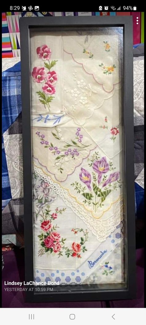 Framed Hankies Wall Art, Vintage Hankerchief Ideas Crafts, Vintage Hankerchief Ideas, Hankerchief Display Ideas, Vintage Hankies Repurposed, Hankie Wreath, Handkerchief Display, Hankie Crafts, Repurposed Linens