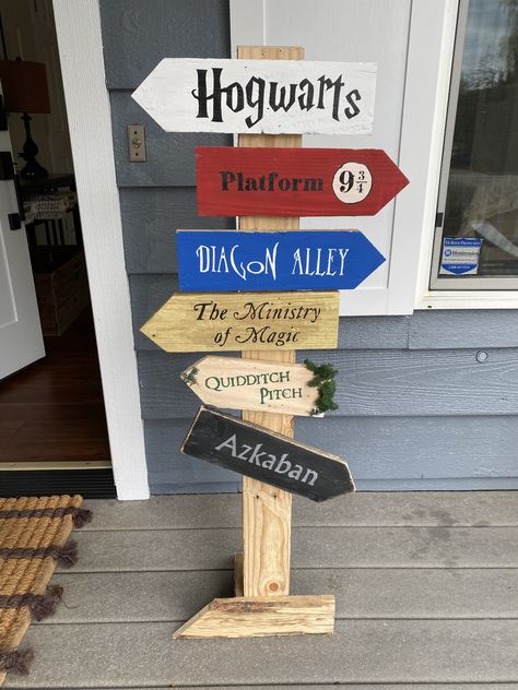 Quidditch Diy, Harry Potter Interior Design, Harry Potter House Decor, Hogwarts Party, Harry Potter Theme Birthday, Cumpleaños Harry Potter, Baby Tea, Harry Potter Bday, Harry Potter Classroom