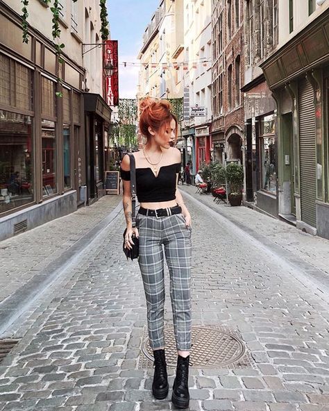 Look Grunge, Mode Grunge, Fashion Grunge, Neue Outfits, Trending Fashion Outfits, Outfit Trends, Alternative Outfits, Plaid Pants, Edgy Outfits