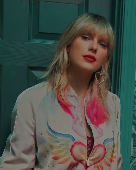 Lover Music Video, Taylor Swift Lover Era, Taylor Swift Music Videos, Taylor Swift Lover, Lover Era, Taylor Swift Music, Taylor Swift Outfits, Taylor Swift Videos, Swift 3