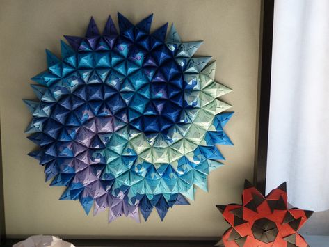 Cool modular origami from the CDO Convention 2018. Photo by IlseZ #origami Safe Ideas, Tessellation Art, Origami Quilt, Origami Wall Art, Paper Folding Crafts, Geometric Origami, Origami And Quilling, Instruções Origami, Origami Paper Art