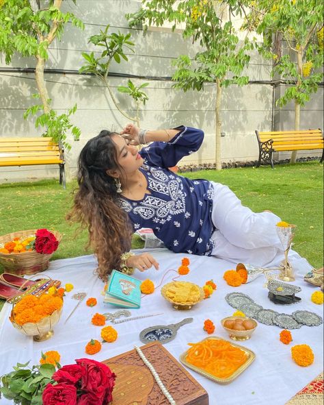 Desi Picnic, Indian Picnic, Picnic Shoot, Birthday Aesthetic, Picnic Inspiration, Aesthetic Girly, Picnic Birthday, Picnic Ideas, Picnic Date