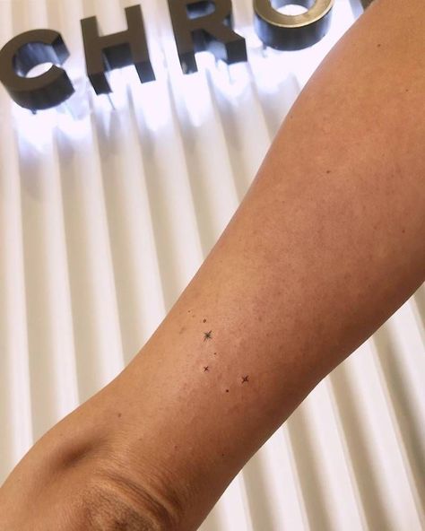 Big Dipper Tattoo Freckles, Tiny Stars Tattoo Arm, Lil Dipper Tattoo, Big Dipper Tattoo Behind Ear, Small Dipper Tattoo, Back Constellation Tattoo, Constellation Arm Tattoo, Little Star Tattoo Simple, Dainty Constellation Tattoo