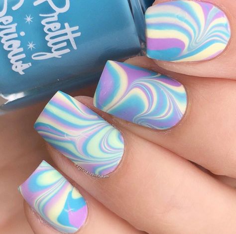 Water Marbling Nail Art, Nail Art Water Marble, Spring Marble Nails, Rainbow Nail Art Designs, Light Colored Nails, Marble Acrylic Nails, Water Marble Nail Art, Rainbow Nail Art, Hot Nail Designs