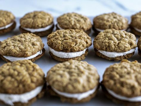 Close-up of Oatmeal Cream Pies Oatmeal Pie Cookies, Homemade Oatmeal Cream Pie, Oatmeal Pies, Oatmeal Cream Pie Cookies, Cream Pie Cookies, Oatmeal Cream Pie, Oatmeal Pie, Ree Drummond Recipes, Oatmeal Cream Pies