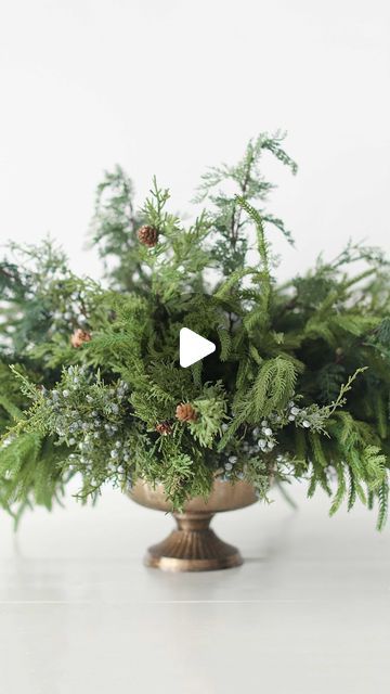 Afloral on Instagram: "Create your own stunning Christmas greenery centerpiece! Watch how simple it is to recreate this look with just a few seasonal stems. Shop this arrangement in our bio! ✨" Christmas Greenery Centerpiece Ideas, Round Table Centerpieces Christmas, Christmas Round Table Centerpieces, Christmas Greenery Centerpiece, Christmas Vases Decorations Diy, Christmas Greenery Arrangements, Round Table Centerpieces, Diy Christmas Centerpieces, Holiday Table Centerpieces