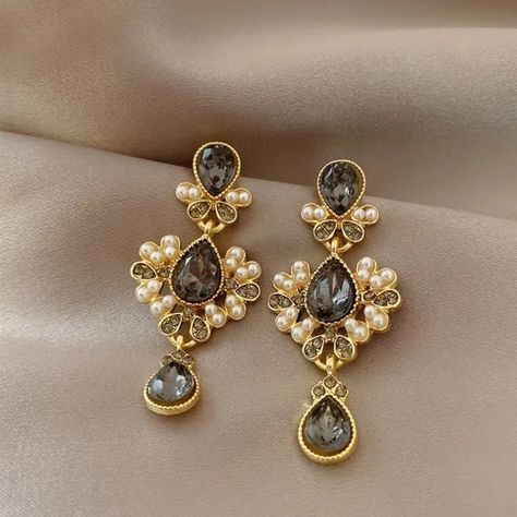 058 Brand New Elegant Tear Drop Earrings Simulated Sapphires Gold Plated Comes In A Little Gift Box Like The Item? Make An Offer Same Day Shipping Happy Shopping Jumka Gold Designs, Ancient Earrings, Roaring 20s Jewelry, Dreamy Accessories, Royalty Dr, Pearl Earrings Drop, Fantasy Jewellery, Period Jewelry, Desi Jewelry