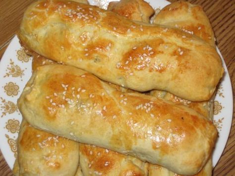 Crescent Sausage Rolls Sausage Squares, Sausage Crescent Rolls, Savory Appetizers, Savoury Tarts, Pork Sausage Recipes, Rolls Food, Sausage Rolls Recipe, Crescent Roll Recipes, Savory Appetizer