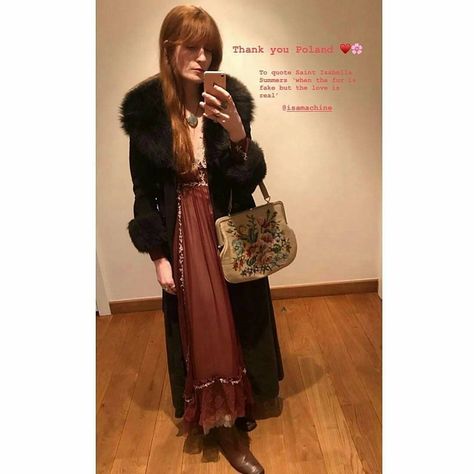 What Is Florence Wearing? (@whatisflorencewearing) • Instagram photos and videos Florence Welch Style Inspiration, Florence Welch Style, Florence Welch, Tapestry Bag, Punk Vintage, Style Inspiration Winter, Floral Tapestry, Fashion Inspo Outfits, Florence