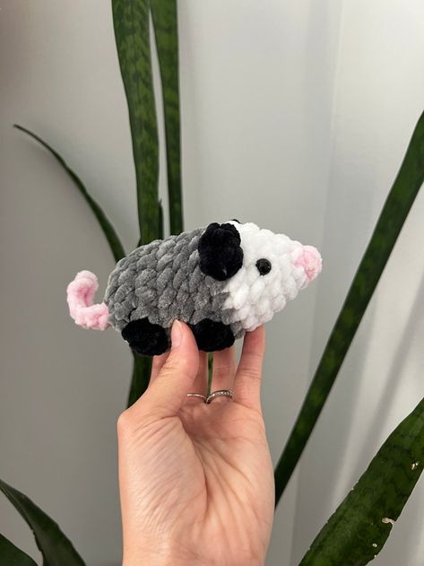 Opossum Crochet, Crochet Opossum, No Sew Baby, Baby Opossum, Crochet Turtle Pattern, Sew Baby, Unique Tools, Crochet Cute, Crochet Turtle