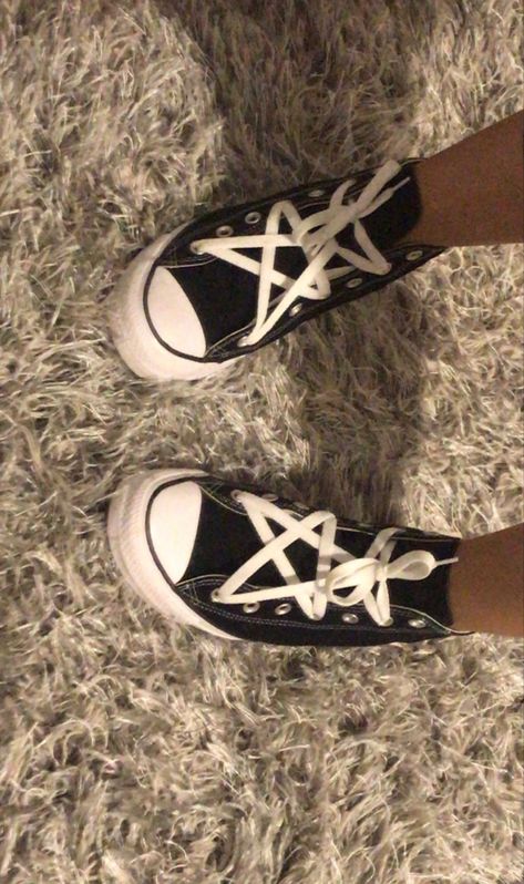 Jordan Star Shoes, Star Platform Shoes, Converse Star Laces, Star Shoe Lace Pattern, Star Shoe Laces, Star Laces, All Star Aesthetic, Converse Y2k, Shoe Star